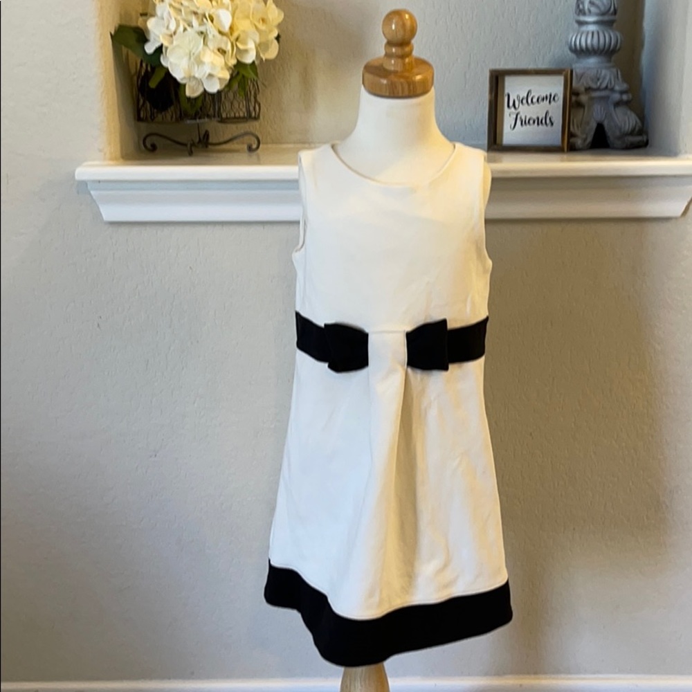 Girls Size 5 Classic Black & White Dress 🖤🤍